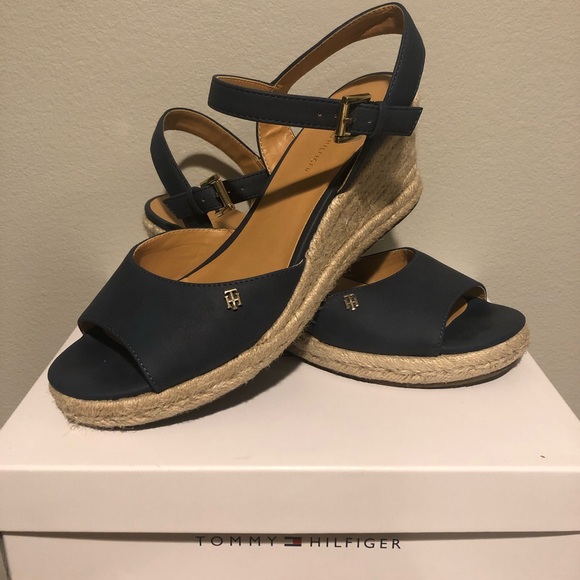 TOMMY HILFIGER Wedge Sandals - Picture 2 of 5